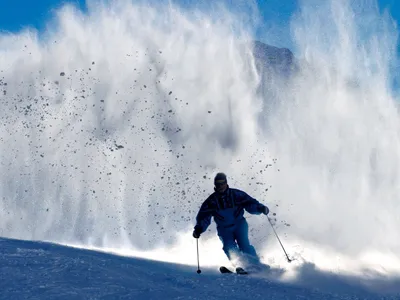 Risc însemnat de avalanșe în șase masive montane din România. "Evitați drumețiile pe munte!" - Foto: Profimedia images