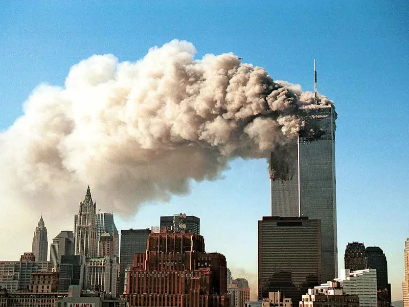 SCÂNTEI DE RĂZBOI Precedent? Atacurile împotriva World Trade Center din 2001 (deasupra, sus) au declanșat invazia SUA în Afganistan. Criza rachetelor cubaneze din 1962 a provocat aproape un război nuclear