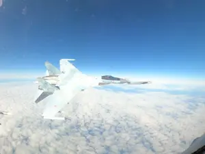 VIDEO Un avion de luptă al Rusiei de 50.000.000$ îi taie fața unui F-16 al SUA. „A venit în picaj” - Foto: X