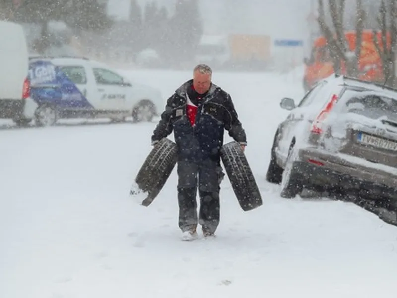 Cei care nu-și schimbă anvelopele de vară la 1 noiembrie vor fi amendați Foto: Profimedia Images - rol ilustrativ