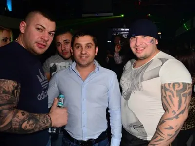 Adrian Oprea (dreapta) zis Tyson, pentru că s-a tatuat pe față precum celebrul boxer american Foto: Libertatea