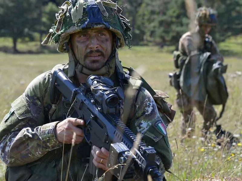 De ce este pregătită NATO să provoace Rusia, dar reticentă în a se antagoniza cu China? - Foto: NARA/CC0