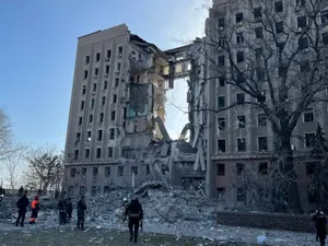 Rușii au bombardat Clădirea administrației regionale din Nikolaev, lăsând o gaură mare în mijloc/FOTO: Twitter/nexta