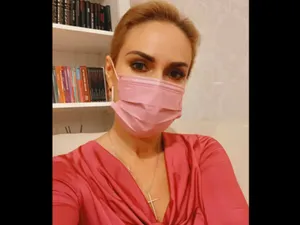 Gabriela Firea, selfie din izolare. Sursă: Facebook