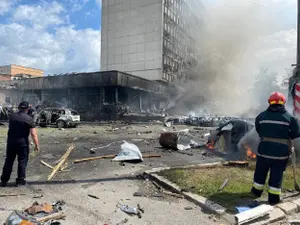 Două rachete au lovit, joi, Piaţa Victoriei din Viniţa, una dintre cele mai aglomerate zone ale oraşului. / Foto: Profimedia