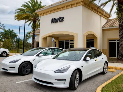 Achiziție istorică de mașini electrice: Hertz cumpără 100.000 de Tesla Model 3 pentru Rent-a-Car. / Foto: slashgear.com