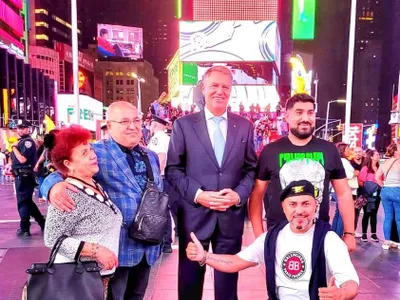 Manelistul s-a pozat cu președintele Iohannis în Time Square. / Foto: Sorinel Pustiu, Facebook