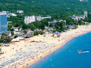 Plajă pe litoralul bulgăresc al Mării Negre Foto: geoalimar.ro