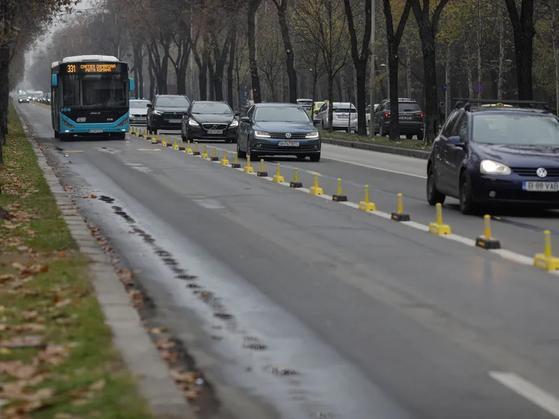 Care șoferi pot să meargă pe banda de autobuz și când fără să ia amendă. Explicațiile Poliției - Foto: INQUAM PHOTOS / George Călin - Imagine cu rol ilustrativ