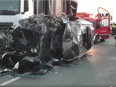 16 persoane au fost rănite în accident. Foto: Captură video