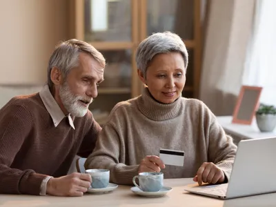 La ce banci și orașe a intrat pensie pe card? Când primesc ceilalți pensionari? Foto: Freepik (fotografie cu caracter ilustrativ)