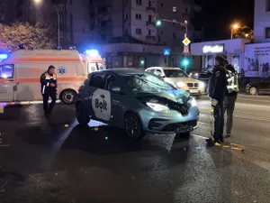 O tânără de 27 de ani, luată pe capotă și omorâtă de un Bolt. A traversat aiurea - Foto: Facebook/Info Trafic 24