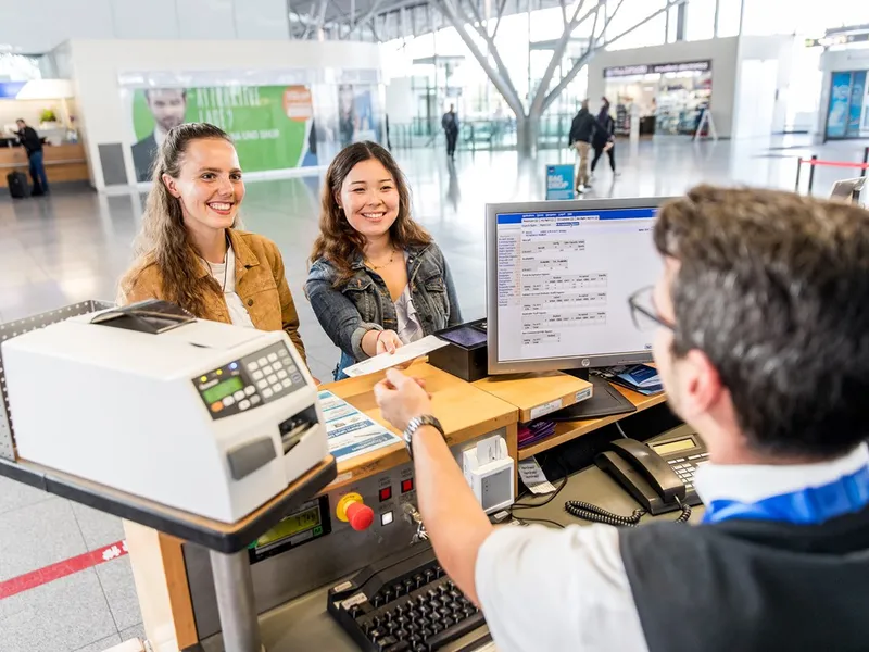 Aglomerație în avion - FOTO: stuttgart-airport