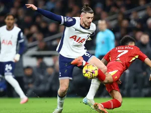 Nota primită de Radu Drăgușin, după nebunia cu NOUĂ goluri din Tottenham - Liverpool. Ce au scris englezii