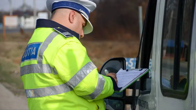 Poliţia Română, împreună cu reprezentanţi ai celorlalte autorităţi cu atribuţii în domeniu, a aplicat, în ultimele 24 de ore, 4.520 de sancţiuni contravenţionale, în valoare de 855.215 lei. / Foto: digi24.ro