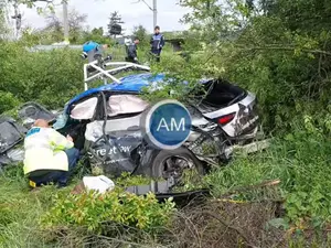 Mașină a Google Street View, făcută praf de tren în Mehedinți - Foto: captură video