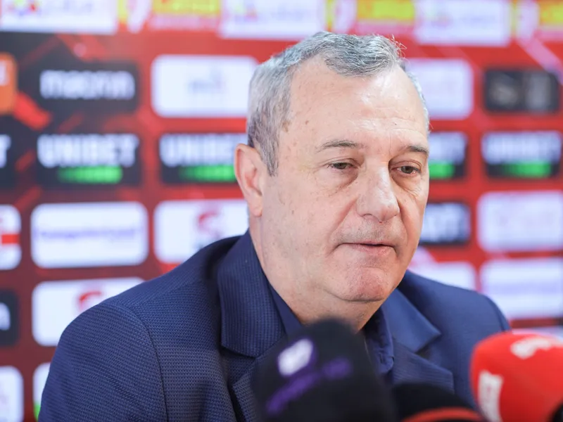 Mircea Rednic, la conferinţa de presă de prezentare la Dinamo Bucureşti, în noiembrie 2021 - Foto: Inquam Photos / Octav Ganea