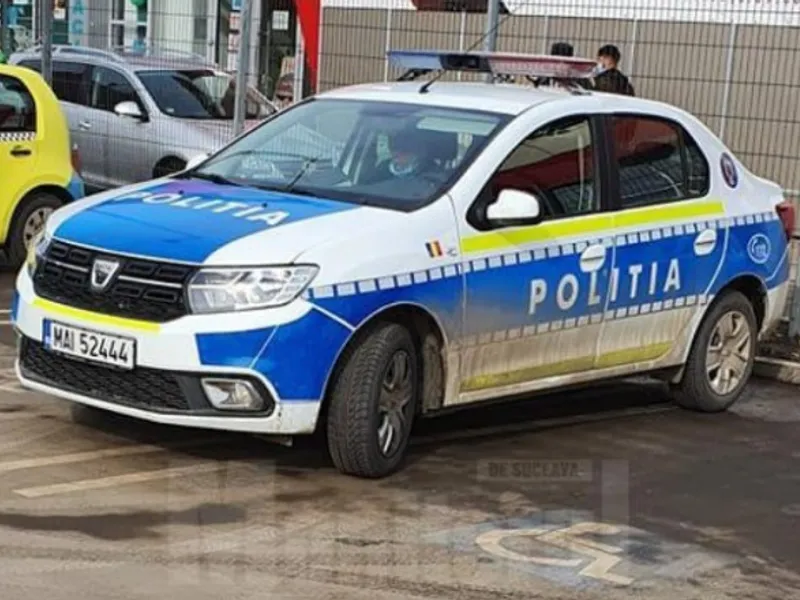 Doi polițiști, amendați pentru că au parcat pe două locuri rezervate pentru persoane cu handicap Foto: Monitorul de Suceava