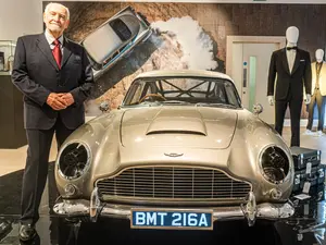 Replica mașinii lui James Bond din „No Time To Die”, vândută pentru aproape 3 milioane de lire - FOTO: Profimedia