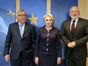 Premierul Viorica Dăncilă alături de Preşedintele Comisiei Europene, Jean-Claude Juncker şi prim-vicepreşedintele Comisiei Europene, Frans Timmermans/ Foto: gov.ro