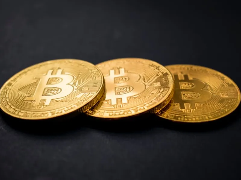 Bitcoin a atins duminică un nivel record de aproape 35.000 de dolari/FOTO: unsplash.com