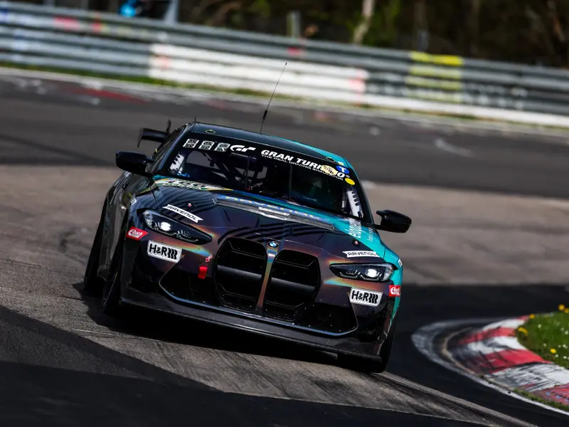 Un pilot român și o echipă românească, în premieră, la startul cursei Nürburgring 24h la clasa GT4 - Foto: BMW