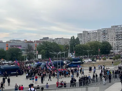 Suporterii așteaptă să intre pe stadionul Steaua unde se joacă meciul FCSB - Nordsjælland Foto:gsp.ro