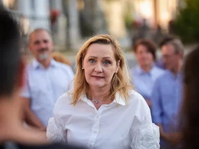 Elena Lasconi a absolvit Facultatea privată Ecologică cu aviz provizoriu de funcționare.  - Foto: Facebook