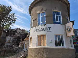 Birourile Renault din Sloviansk au fost bombardate de ruși Foto: Newsweek România