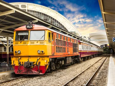 Studenții vor putea cumpăra bilete CFR cu gratuitate. Pe ce rute beneficiază de 90% reducere la tren Foto: Freepik (fotografie cu carater ilustrativ)