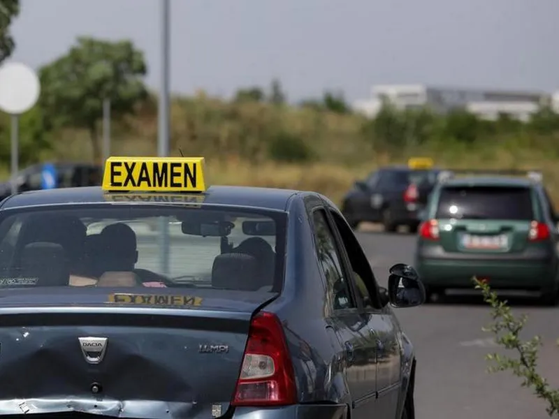 4 întrebări aparent banale din Codul Rutier, la care mulți elevi șoferi „zbârcesc” grila la examen -  Foto: INQUAM Photos / Octav Ganea - Imagine cu rol ilustrativ