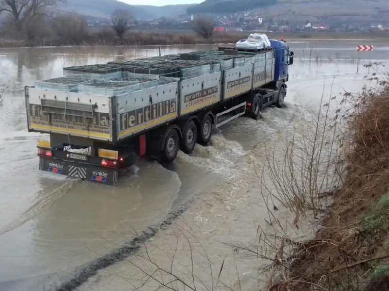 Cod portocaliu de inundaţii pe râuri din judeţele Argeş, Dâmboviţa, Suceava, Neamţ, Harghita şi Mure / punctul.ro