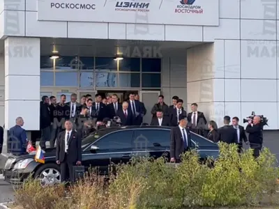 Nord coreenii mor de foame, Kim și-a cărat Maybach-ul blindat cu trenul la întâlnirea cu Putin - Foto: captură video