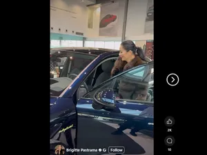 Ce bolid Porsche de peste 130.000 € i-a adus „Moș Crăciun” lui Brigitte Pastramă. E „eco”! - Foto: captură video