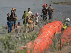 SUA a decis construcţia unei bariere de sârmă ghimpată pe o insulă din sectorul de râu care constituie frontiera cu statul american Texas - Foto: Profimedia Images