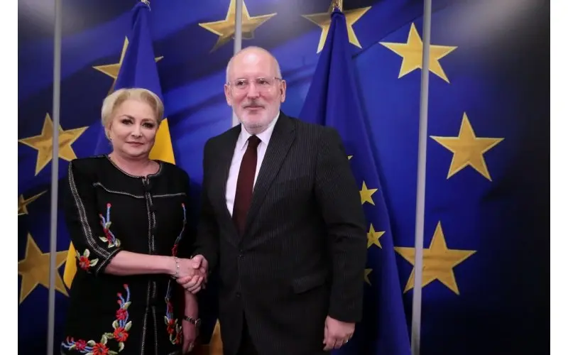 Viorica Dăncilă și Frans Timmermans Foto: Guv.ro