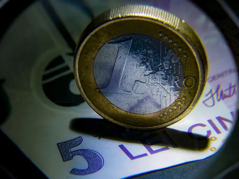 B1TV: România trece la salariul minim european din toamnă. Cum va fi calculat - Foto: Profimedia images