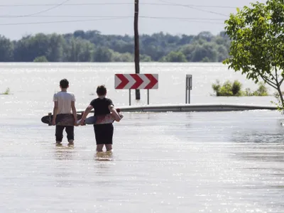 VIDEO Încă un județ afectat de inundații. Apele au năvălit în casele oamenilor. ISU intervine - Foto: INQUAM PHOTOS/Cornel Putan