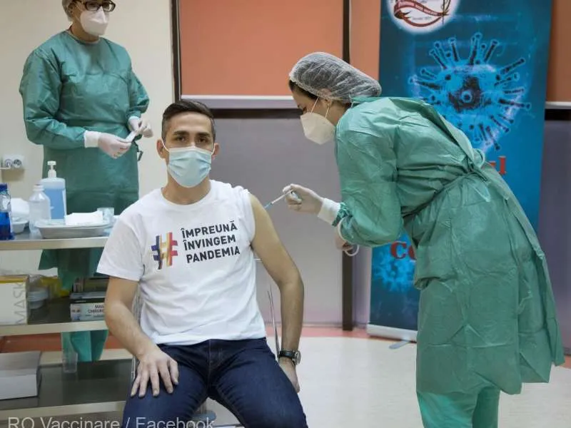 Doctorul Valeriu Gheorghiţă a primit marţi doza de rapel/FOTO: Facebook