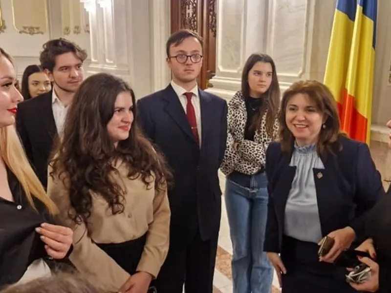 Studenți din România și din Republica Moldova, fac primul „PAS” în stagiul de practică la Senat - Foto: Monica Anisie