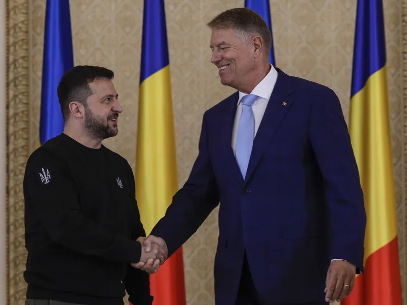 Volodimir Zelenski le-a mulţumit românilor „pentru susţinerea şi ajutorul acordat Ucrainei” Foto: facebook / Klaus Iohannis