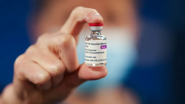 Doză de vaccin anti-coronavirus produs de compania AstraZeneca/FOTO: Getty