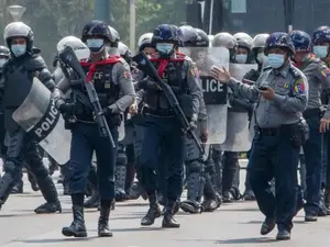 Peste 100 de organizaţii de apărare a drepturilor omului cer un embargou al ONU privind armele împotriva Myanmarului/FOTO: Getty