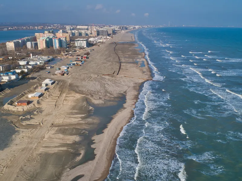 Lărgirea plajei de la Mamaia a fost criticată de turiști. FOTO: Facebook