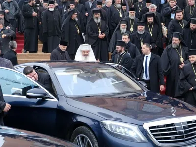 Mercedesul cu care a venit Patriarhul Daniel, la sfințirea Catedralei Neamului. Foto Inquam Photos/Raul Stef