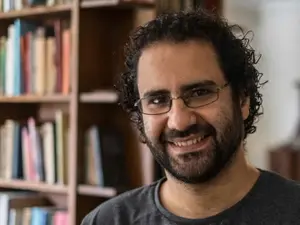 Alaa Abdel Fattah, figură-simbol a revoltei din 2011 din Egipt, condamnat la 5 ani de închisoare. / Foto: bbc.com