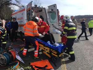 Accident crunt pe DN6. Cinci persoane au murit după ce mașina în care se aflau a intrat într-un TIR/FOTO: Facebook/Ambulanța