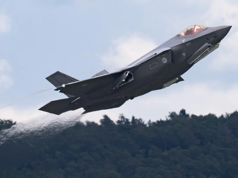 VIDEO Care e cel mai tare avion invizibil din lume? F-35 al SUA, J-20 al Chinei ori Suhoi rusesc? - Foto: Profimediaimages.ro (Imagine cu caracter ilustrativ)