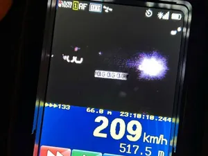 Un vitezoman de 23 de ani, prins cu 209 km/h pe autostrada A1. Ce „premiu” i-au dat polițiștii - Foto: Facebook/Poliția Română