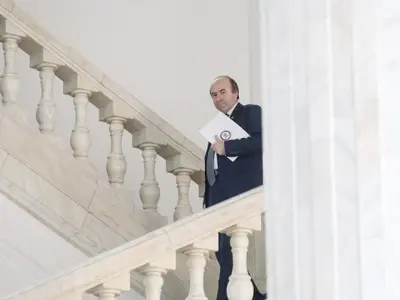 Tudorel Toader nu a dat o anvergură europeană studiilor sale de drept și nu este foarte priceput în mânuirea computerului